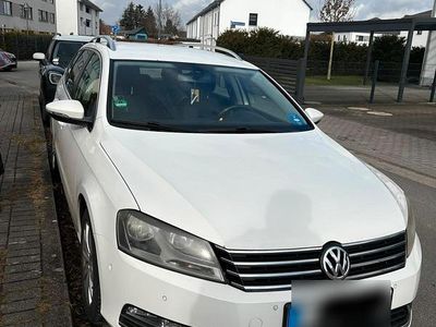 Gebraucht VW Passat 140 PS (102 kW) 2012 Weiß Kombi