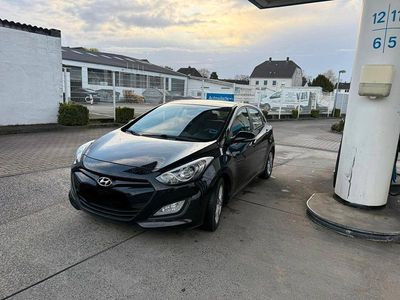 Gebraucht Hyundai i30 99 PS (72 kW) 2012 Schwarz Kleinwagen