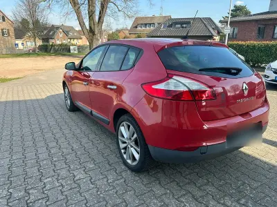 Gebraucht Renault Mégane III Luxe 131 PS (96 kW) 2011 Rot Limousine