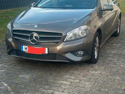 Gebraucht Mercedes A180 122 PS (89 kW) 2013 Grau Limousine