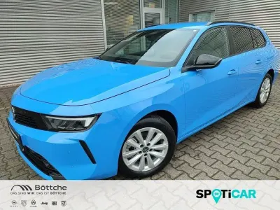 Neu Opel Astra Edition 131 PS (96 kW) 2025 Lackierung watteau grn/typ aussenverkleidung metalliclackierung Kombi