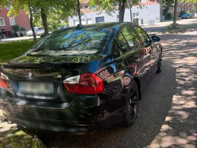 Gebraucht BMW 320 163 PS (119 kW) 2006 Schwarz Limousine