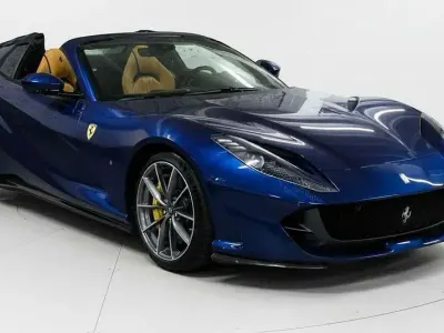 Gebraucht Ferrari 812 799 PS (587 kW) 2022 Blau Cabrio