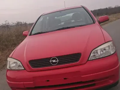 Używany Opel Astra 75 KM (55 kW) 1998 Czerwony Sedan/Limuzyna