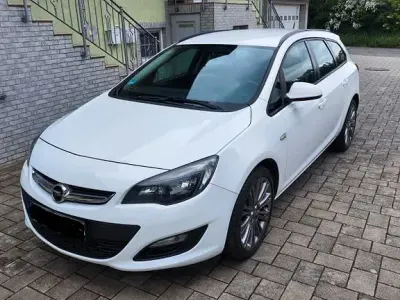 Używany Opel Astra Edition 136 KM (100 kW) 2015 Biały Kombi