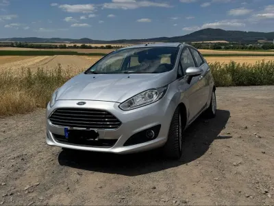 Gebraucht Ford Fiesta Titanium 101 PS (74 kW) 2012 Silber Limousine