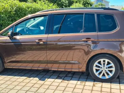 Gebraucht VW Touran Trendline 110 PS (80 kW) 2016 Braun Van / Kleinbus