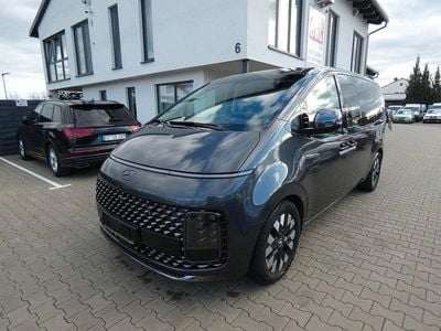 Grau Gebraucht 2021 Hyundai Staria Signature Van / Kleinbus | 38.990 € (Fairer Preis)