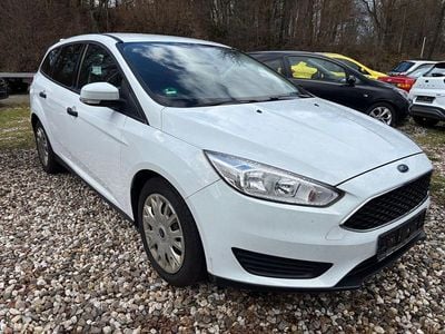 Gebraucht Ford Focus Ambiente 101 PS (74 kW) 2015 Weiß Kombi