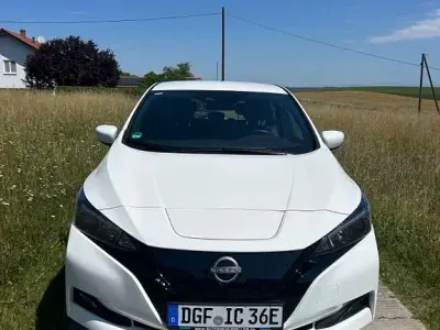 Gebraucht Nissan Leaf Acenta 110 kW (150 PS) 2023 Weiß Kleinwagen