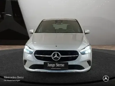 Gebraucht Mercedes B180 Advanced 136 PS (100 kW) 2025 Silber Van / Kleinbus