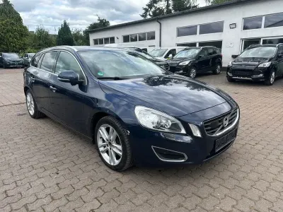 Gebraucht Volvo V60 Summum 215 PS (158 kW) 2012 Blau Kombi