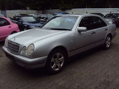 Mercedes E200