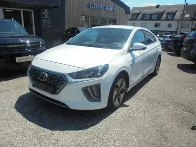 Gebraucht Hyundai Ioniq Premium 141 PS (103 kW) 2019 Ceramic white Kleinwagen