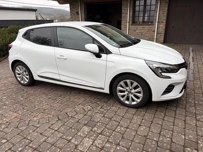 Second-hand Renault Clio V 91 CP (66 kW) 2021 Alb Hatchback