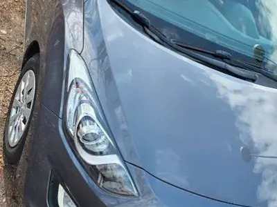 Gebraucht Hyundai i30 Classic 101 PS (74 kW) 2015 Grau Limousine