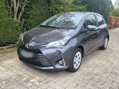 Gebraucht Toyota Yaris Club 111 PS (81 kW) 2020 Grau Kleinwagen