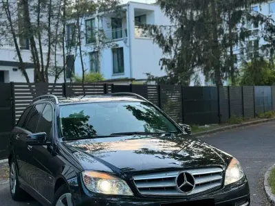 Gebraucht Mercedes C220 Avantgarde 170 PS (125 kW) 2010 Schwarz Limousine