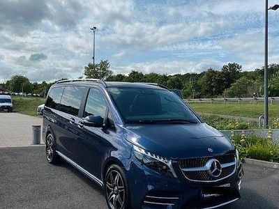 Gebraucht Mercedes V300 Avantgarde Edition 237 PS (174 kW) 2024 Blau Van / Kleinbus