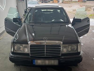 Second-hand Mercedes 220 150 CP (110 kW) 1993 Negru Coupe