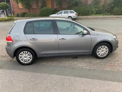 Gebraucht VW Golf VI 105 PS (77 kW) 2011 Grau Kleinwagen