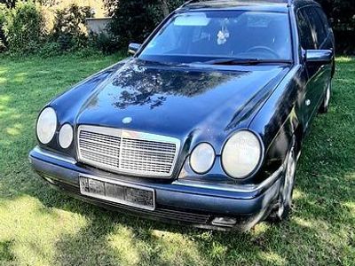 Mercedes E200