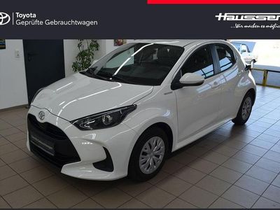 Gebraucht Toyota Yaris Basis 72 PS (52 kW) 2022 Schneeweiß Kleinwagen