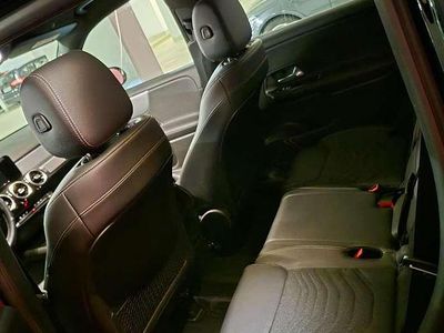 Mercedes GLB180