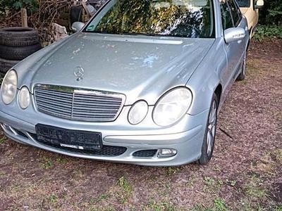 Mercedes E200