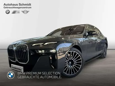 Gebraucht BMW M760e M Sport 381 PS (280 kW) 2025 Bmw individual dravitgrau Limousine