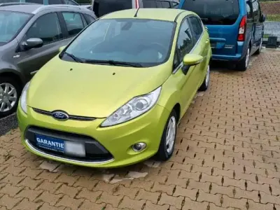 Gebraucht Ford Fiesta 82 PS (60 kW) 2012 Grün Limousine