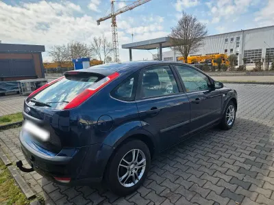 Gebraucht Ford Focus Trend 101 PS (74 kW) 2005 Blau Kombi