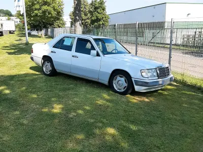 Gebraucht Mercedes E230 132 PS (97 kW) 1990 Weiß Limousine