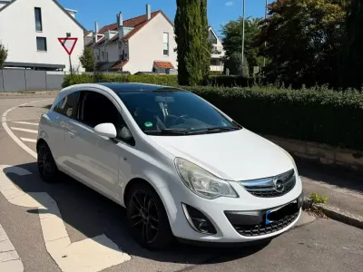 Gebraucht Opel Corsa Color Edition 101 PS (74 kW) 2011 Weiß Kleinwagen