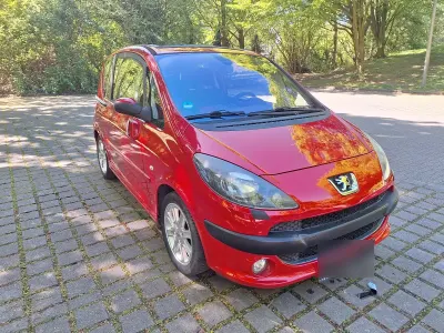 Gebraucht Peugeot 1007 108 PS (79 kW) 2006 Rot Van / Kleinbus