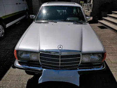 Gebraucht Mercedes 280 188 PS (138 kW) 1981 Silber Coupé