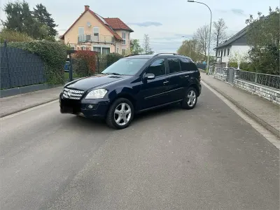 Gebraucht Mercedes ML320 224 PS (164 kW) 2009 Blau SUV