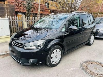 Gebraucht VW Touran Cup 140 PS (102 kW) 2015 Schwarz Van / Kleinbus