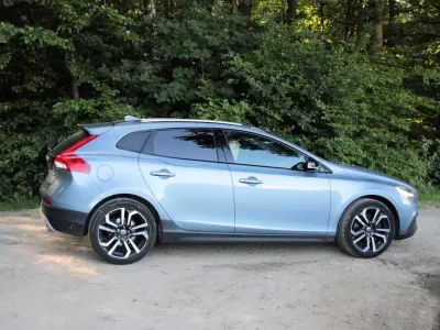 Gebraucht Volvo V40 CC Summum 245 PS (180 kW) 2016 Blau Kombi