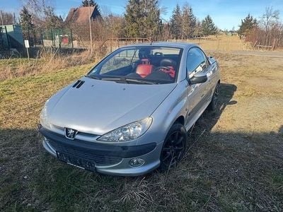 Silber Gebraucht 2002 Peugeot 206 Cabrio | 850 €