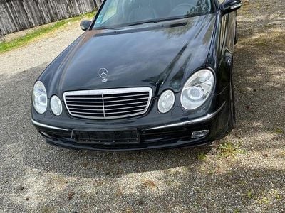 Usado Mercedes E270 177 HP (130 kW) 2003 Preto Carrinha