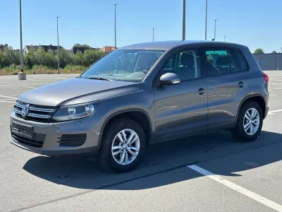 Gebraucht VW Tiguan Trendline 140 PS (102 kW) 2012 Grau SUV