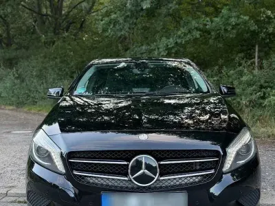 Gebraucht Mercedes A180 Sport 122 PS (89 kW) 2015 Schwarz Kleinwagen