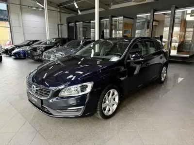 Gebraucht Volvo V60 Business Edition 190 PS (139 kW) 2017 Magic blue / metallic (metallic) Kombi