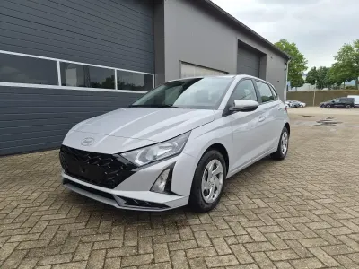 Neu Hyundai i20 90 PS (66 kW) 2026 Lumen grey Kleinwagen