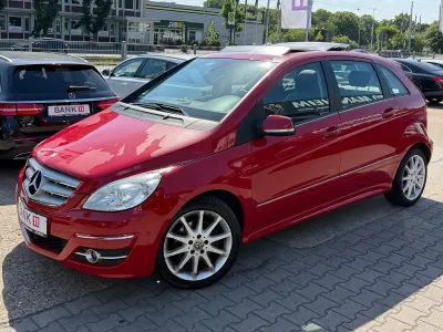Gebraucht Mercedes B200 136 PS (100 kW) 2010 Rot Van / Kleinbus