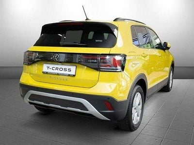 Gebraucht VW T-Cross Life 95 PS (69 kW) 2024 Grape yellow SUV
