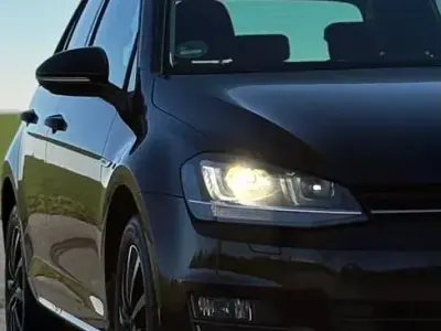 Gebraucht VW Golf VII LOUNGE 110 PS (80 kW) 2015 Schwarz Limousine