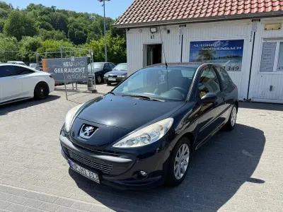Gebraucht Peugeot 206+ Basis 68 PS (50 kW) 2010 Grau Kleinwagen