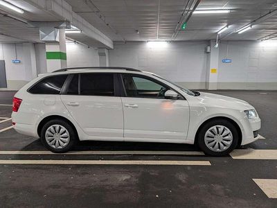 Weiß Gebraucht 2013 Skoda Octavia Elegance Kombi | 6.600 € (Teuer)